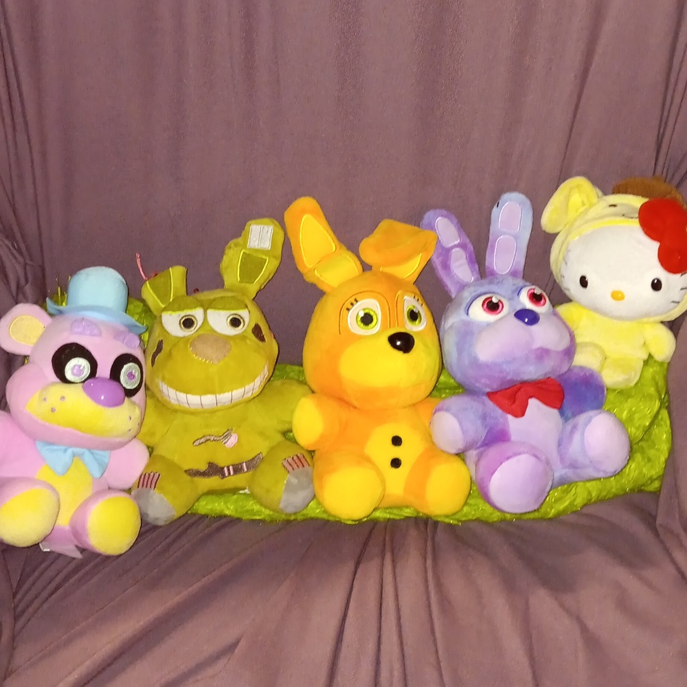 Five nights at Freddy's lot plus Sanrio hello kitty dressed as dog pompompur